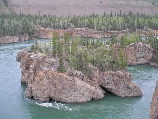 2006-08-22 On the Road, Yukon Terr, Canada 20