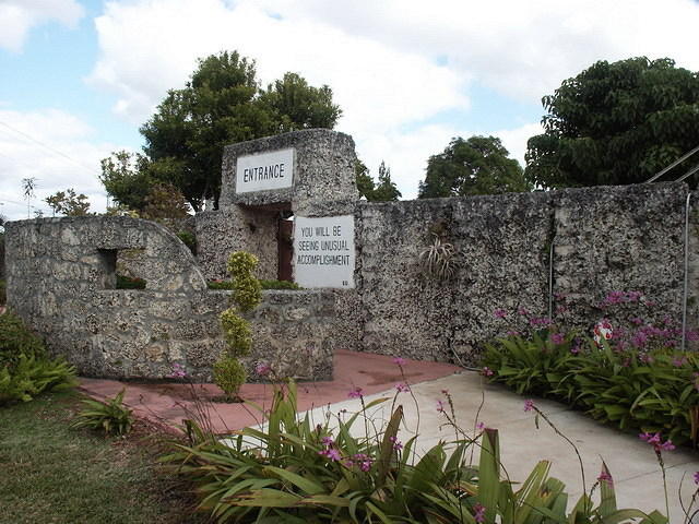 2003-12-28 Coral Castle - Miami 01