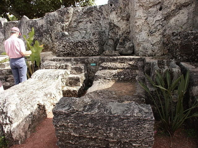2003-12-28 Coral Castle - Miami 13