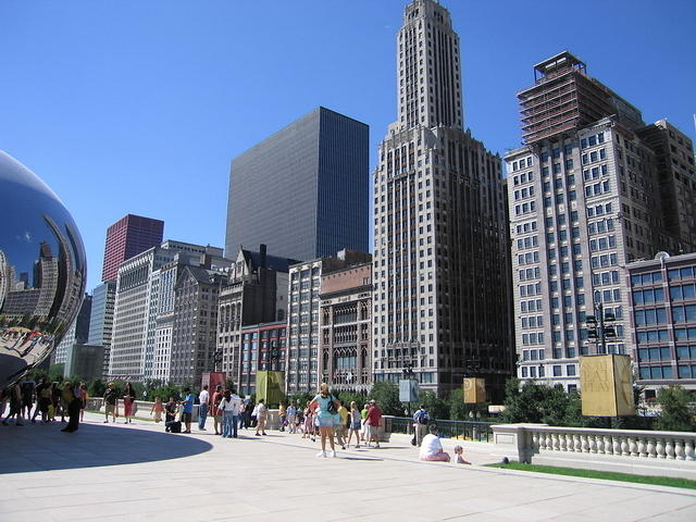 10-Chicago skyline behind Bean