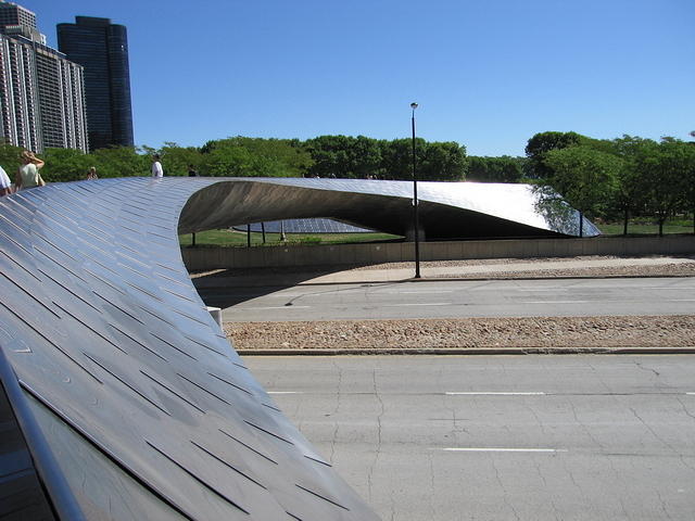 18-Millinium Park-bridge