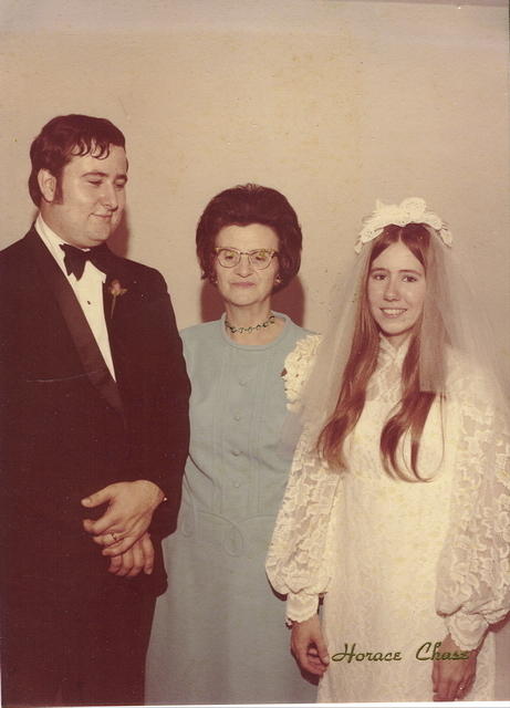 1972-Bud Debbie wedding with Momo
