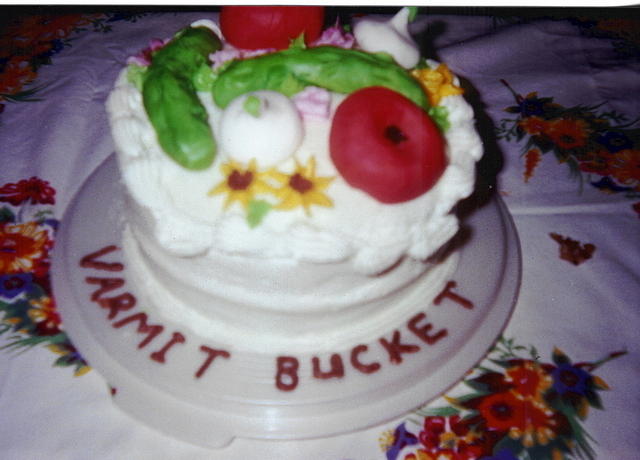 2002c-Varmit Bucket for Momo